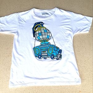 Fortnite 💣 💥 GAMER SHIRT battle BUS 🩳  and3 pair shorts with pockets. size L